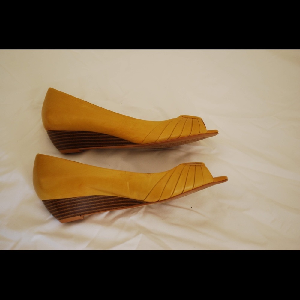 Giani Bernini Peep Toe Wedge